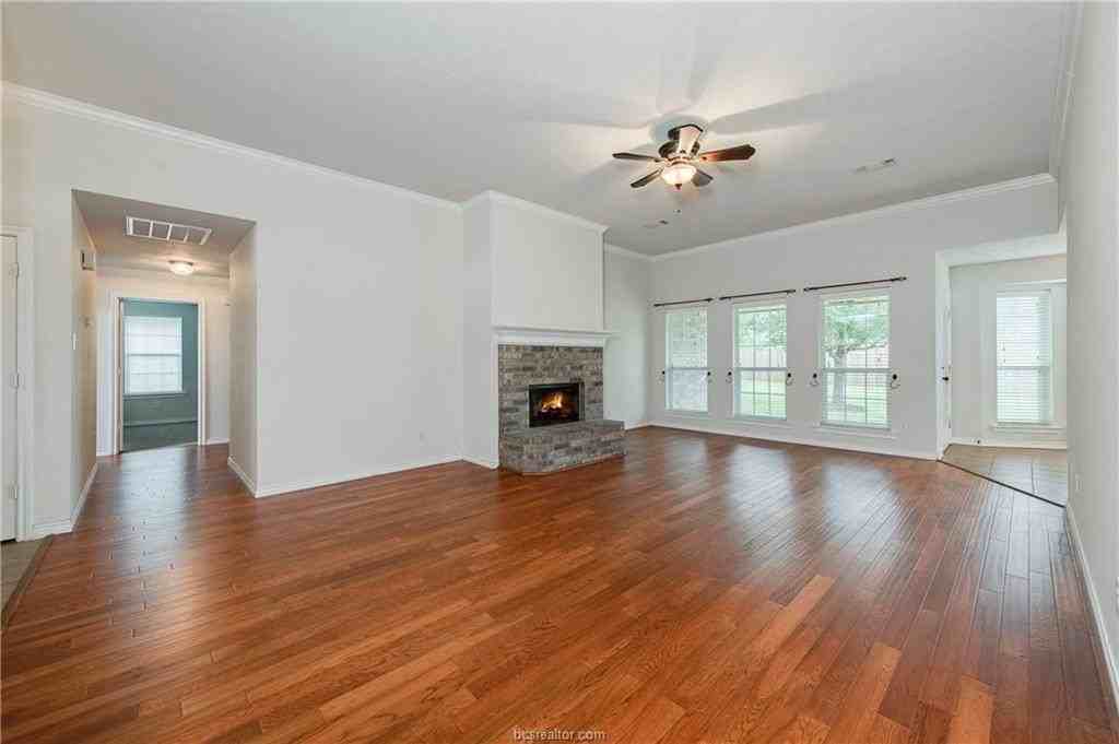 1207 Portsmouth Ct - Photo 7 of 31