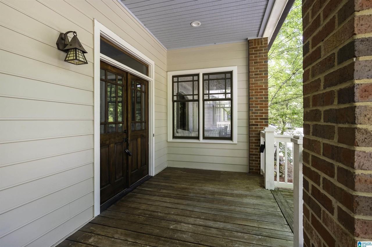 218 Hawthorn St - Photo 3 of 50