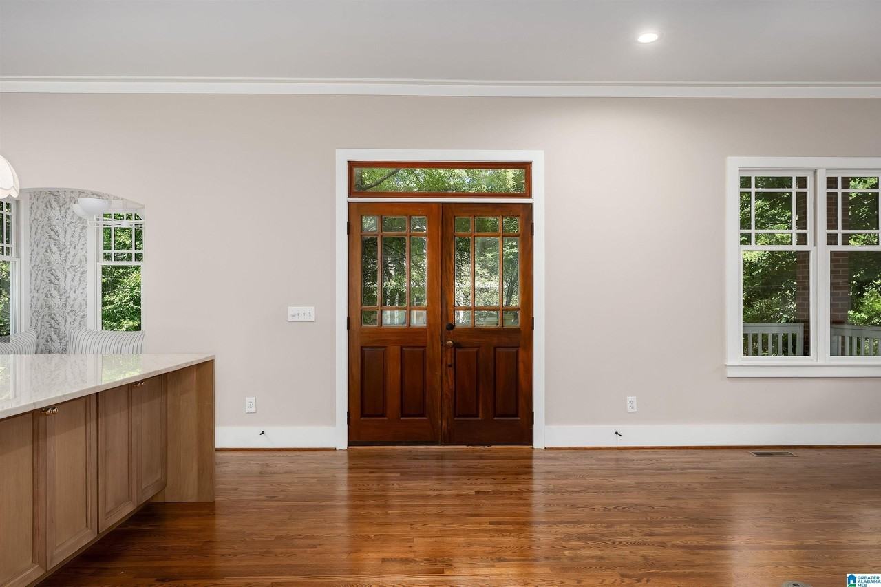 218 Hawthorn St - Photo 4 of 50