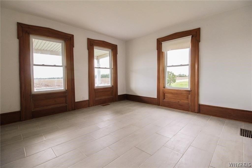 15634 Lakeshore Rd - Photo 7 of 45