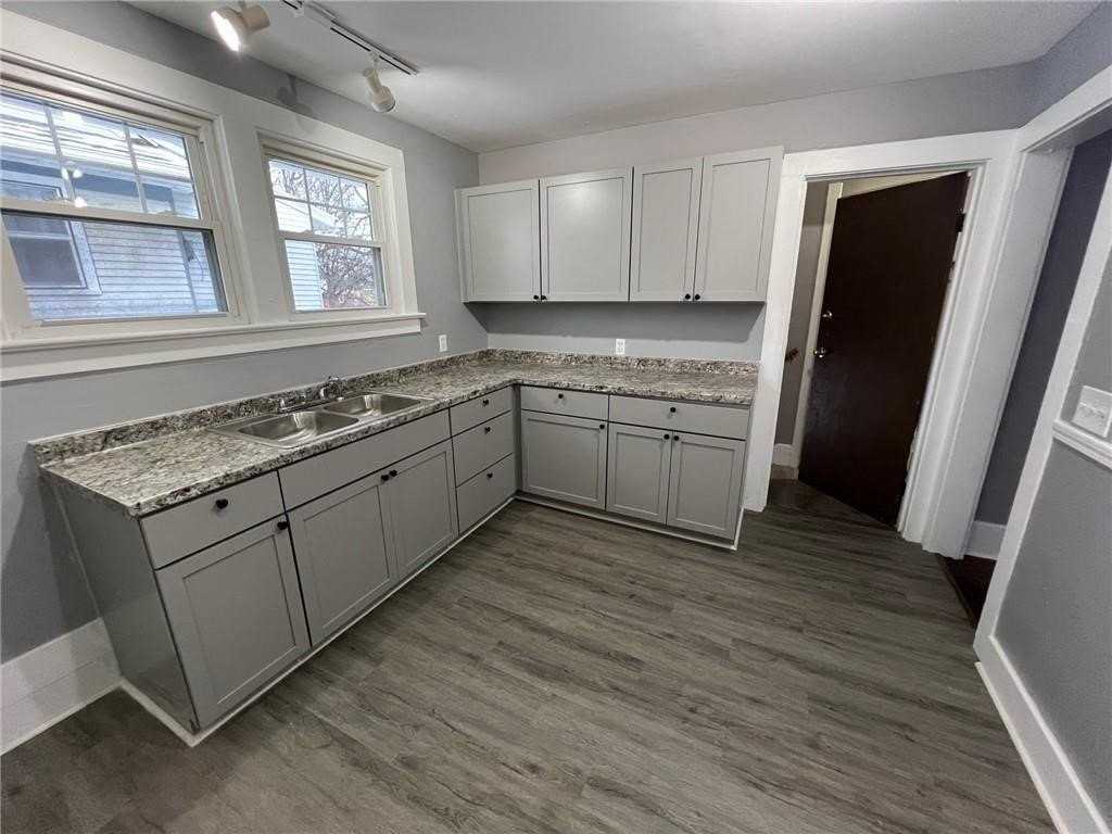 343 Genesee Park Blvd - Photo 4 of 10