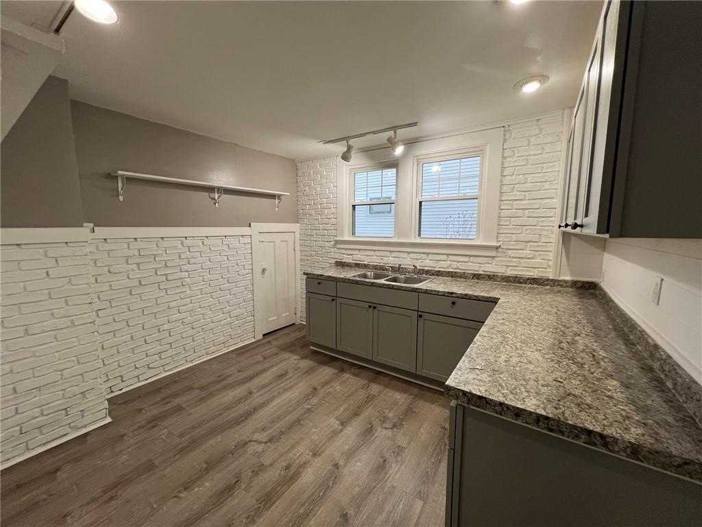 343 Genesee Park Blvd - Photo 5 of 10