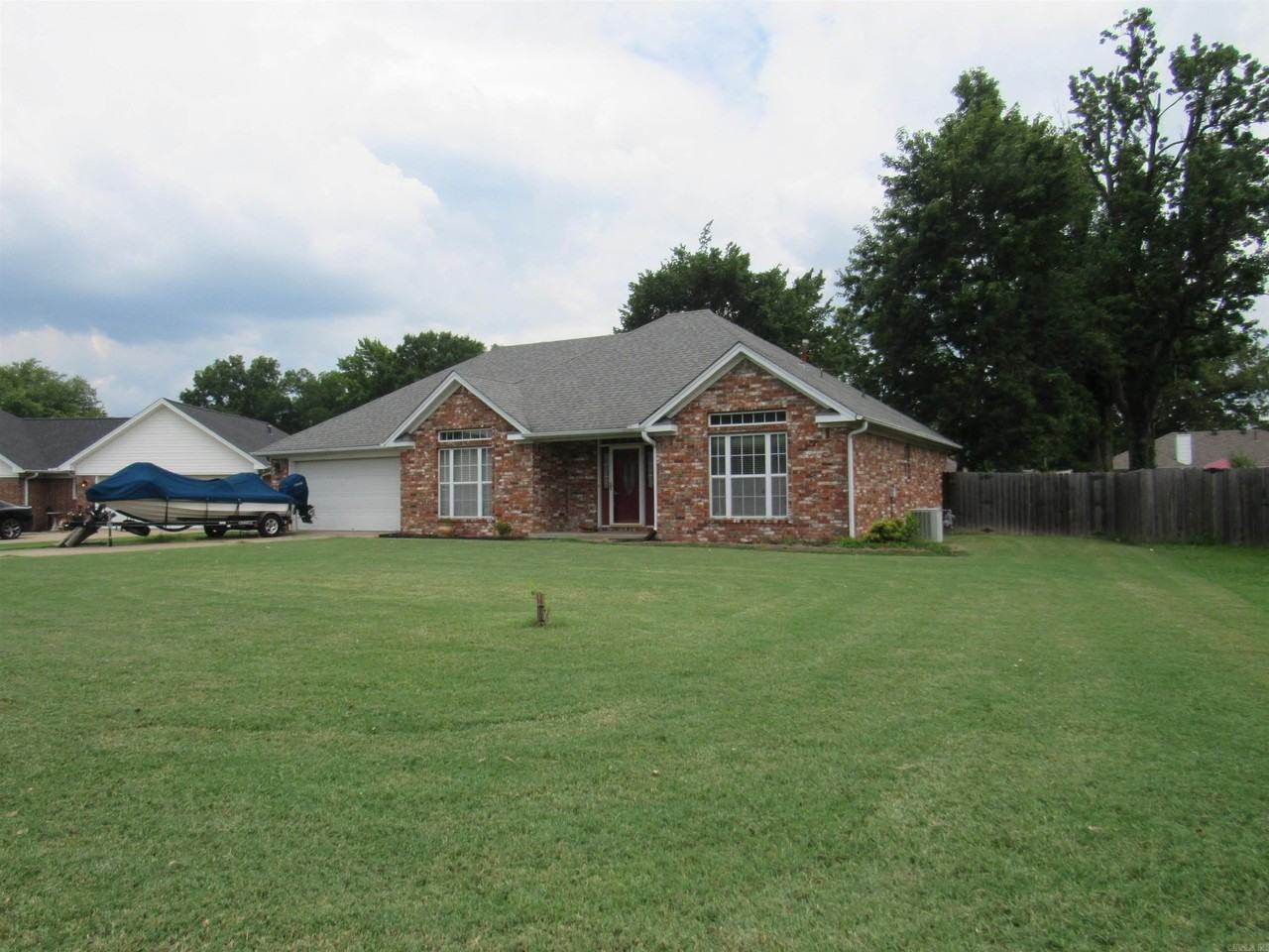 16 Emerald Cir - Photo 2 of 40