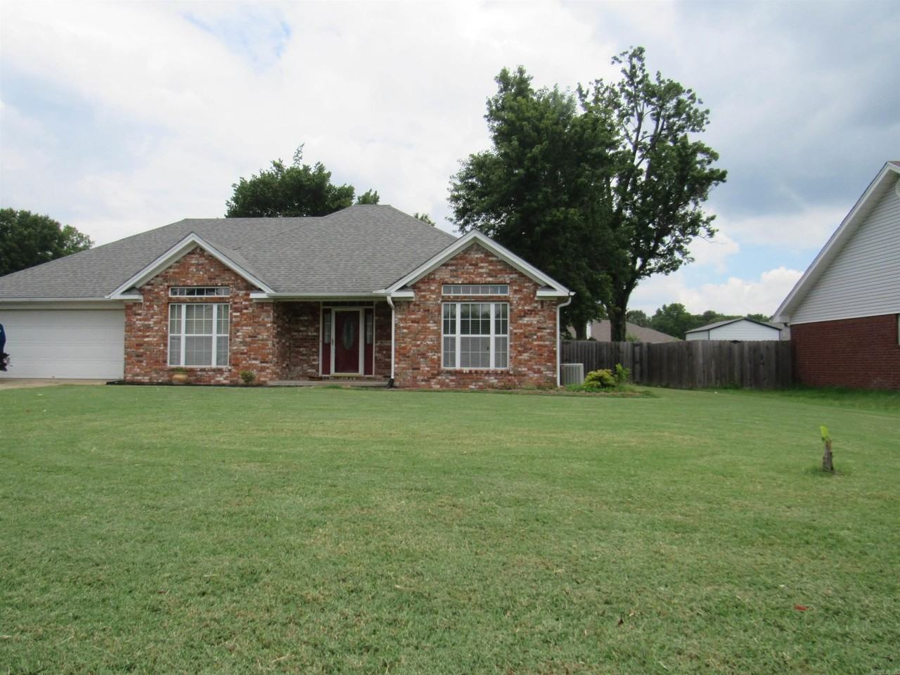 16 Emerald Cir - Photo 3 of 40