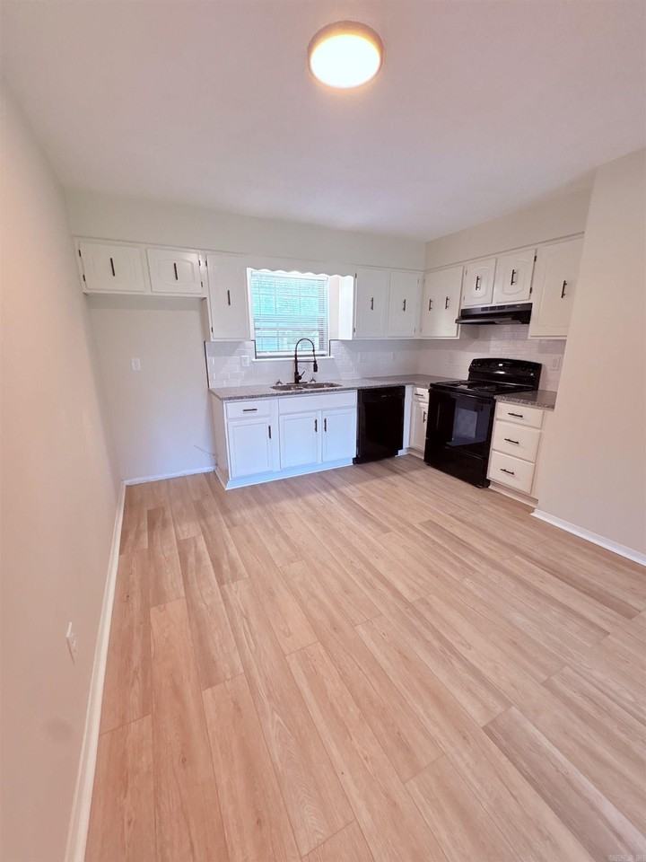 Randall Rd - Photo 5 of 20