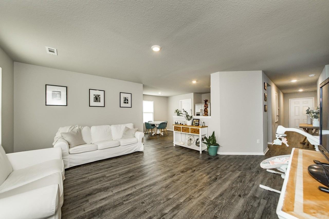 53 Dunnaway Dr - Photo 4 of 41