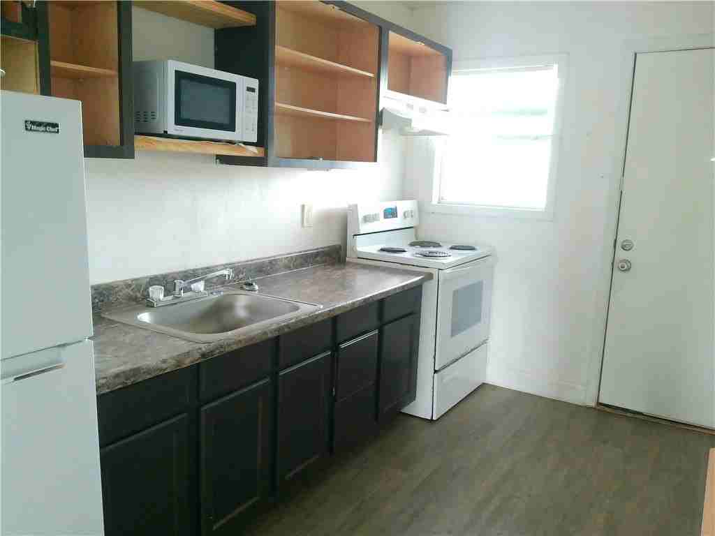 829 Indiana Ave #3 - Photo 3 of 11