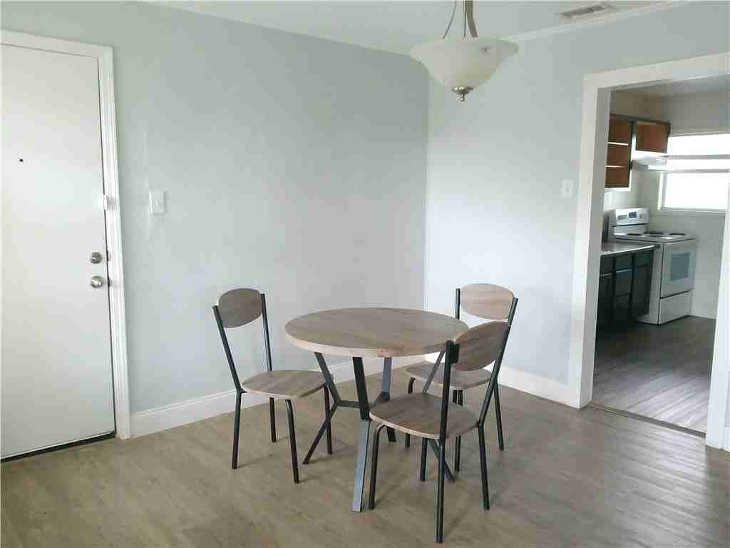 829 Indiana Ave #3 - Photo 6 of 11