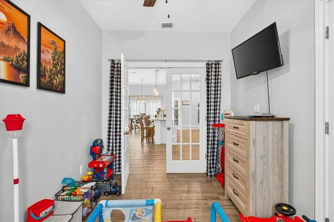 2445 Manuel Ln - Photo 6 of 40