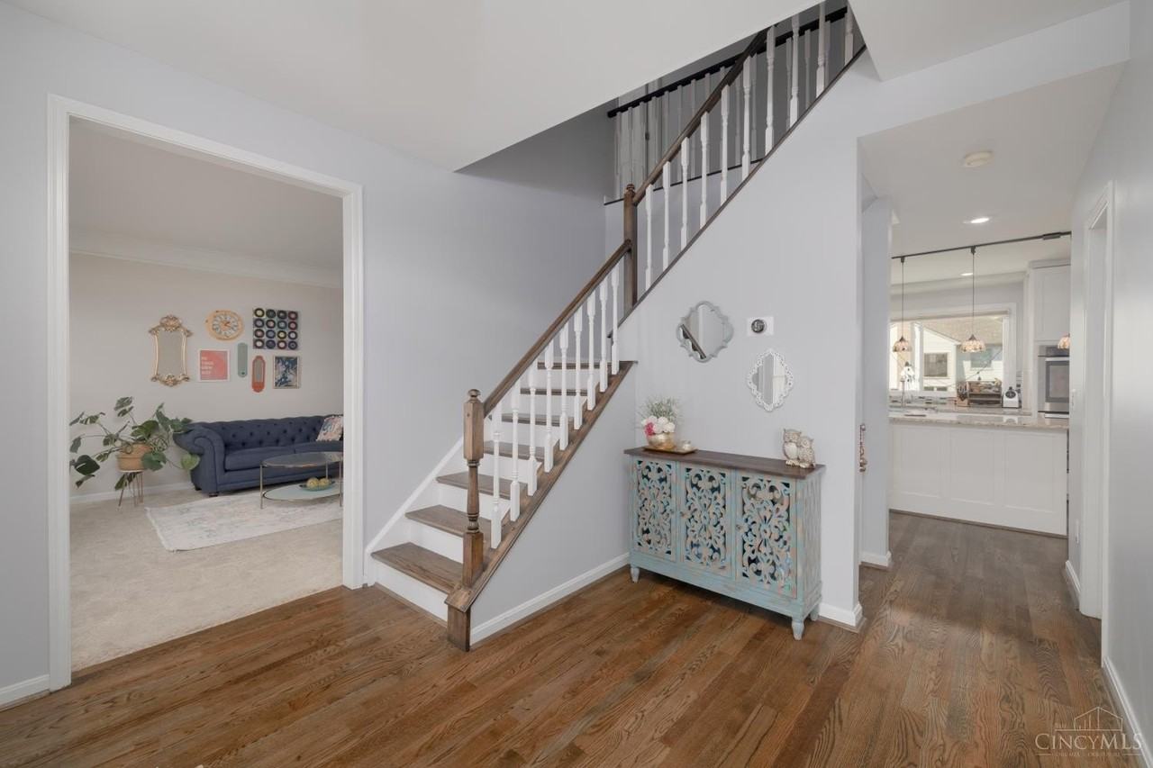 4646 Lakeridge Ct - Photo 3 of 48