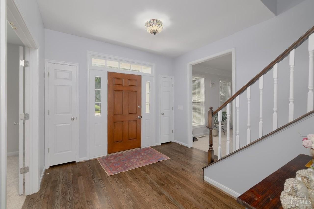 4646 Lakeridge Ct - Photo 4 of 48
