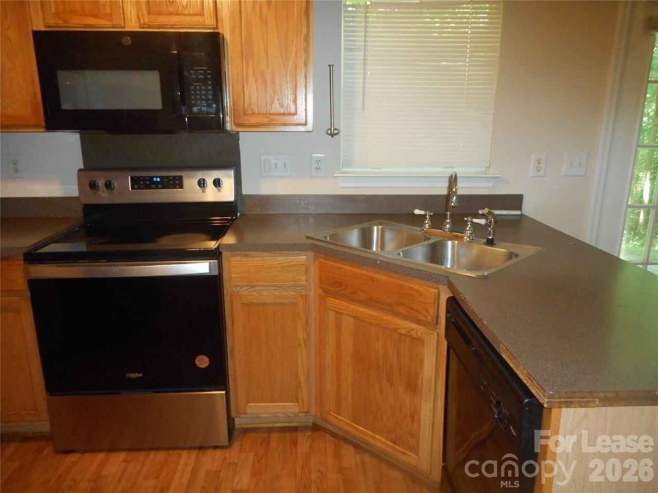 8037 Shiny Meadow Ln - Photo 4 of 22