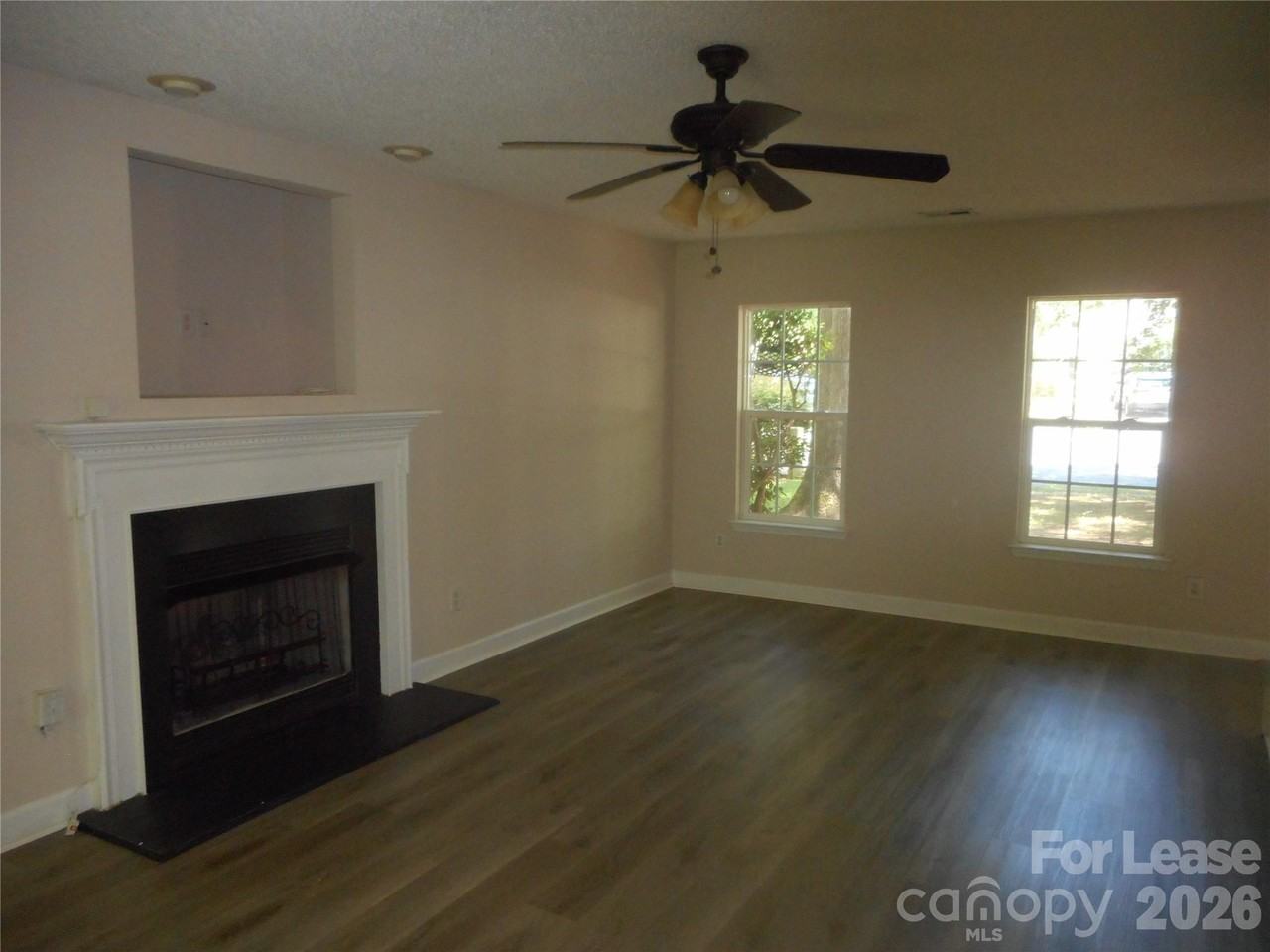 8037 Shiny Meadow Ln - Photo 6 of 22
