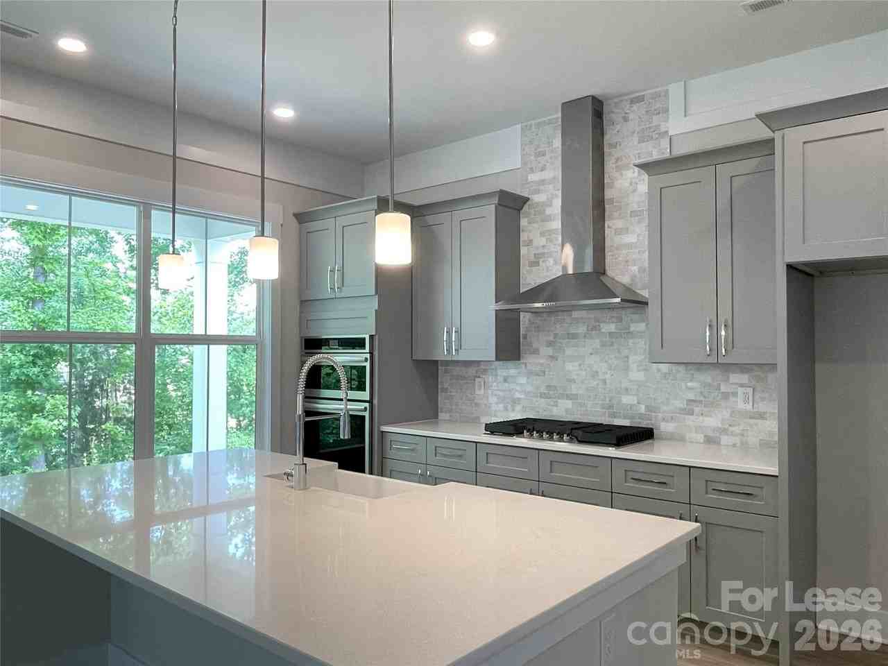 1014 Parkes St - Photo 5 of 23