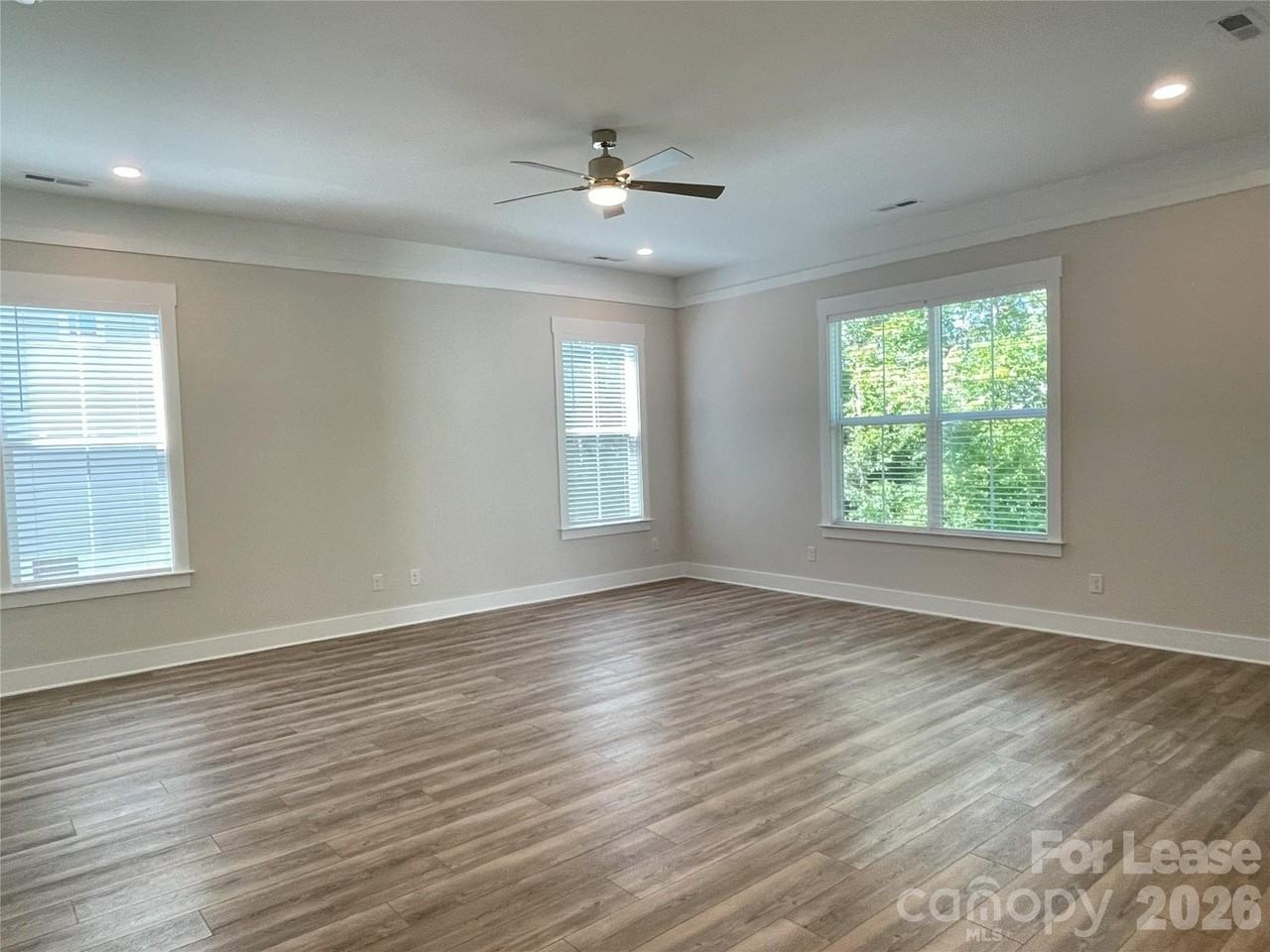 1014 Parkes St - Photo 6 of 23