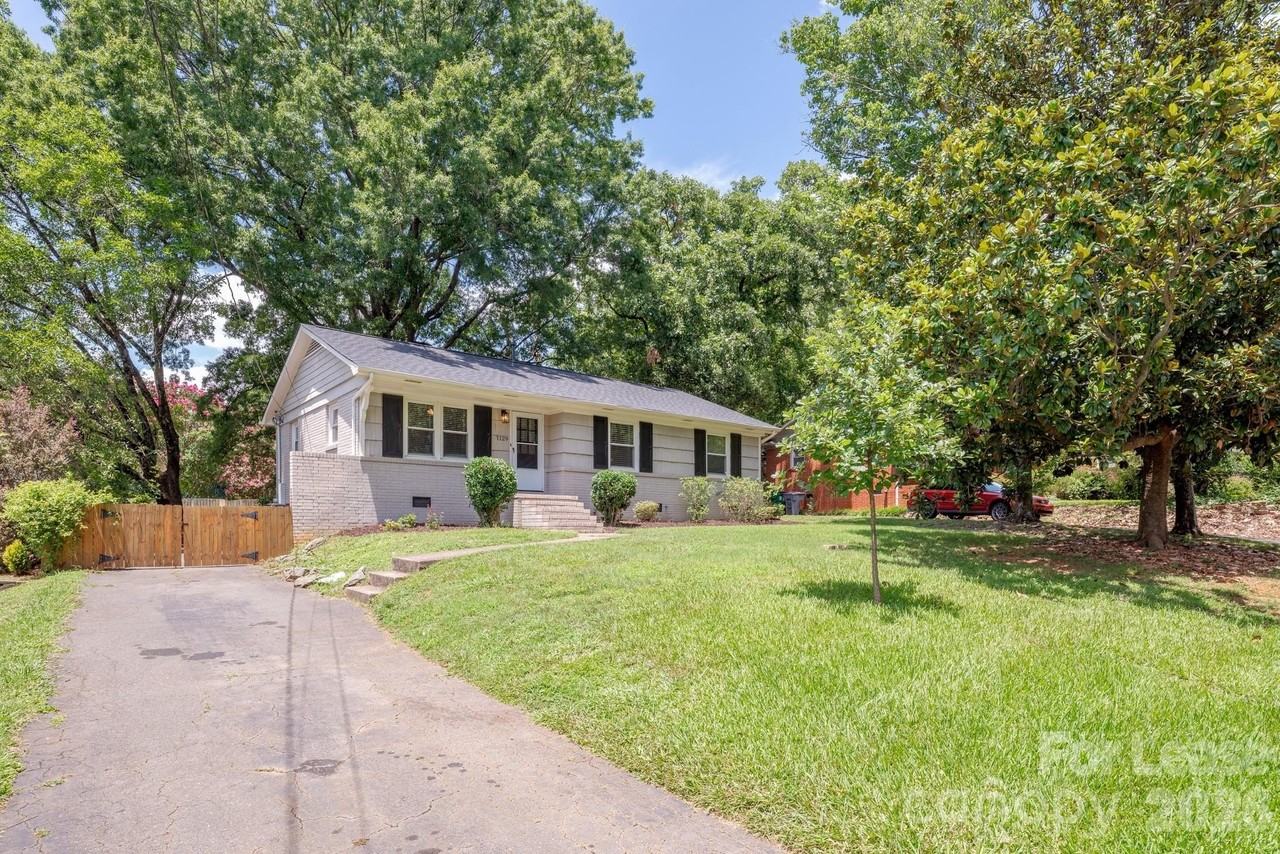 1129 Eastview Dr - Photo 2 of 20