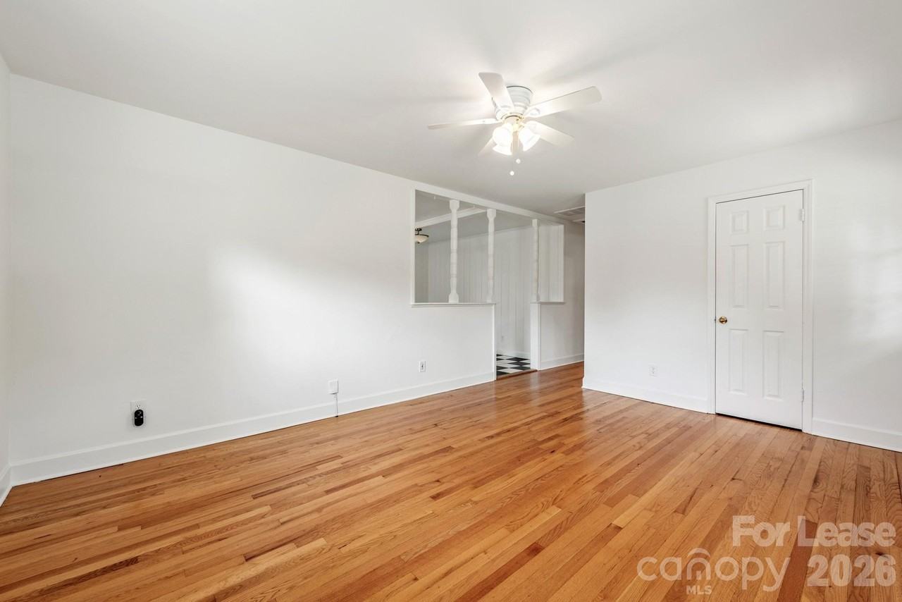 1129 Eastview Dr - Photo 3 of 20