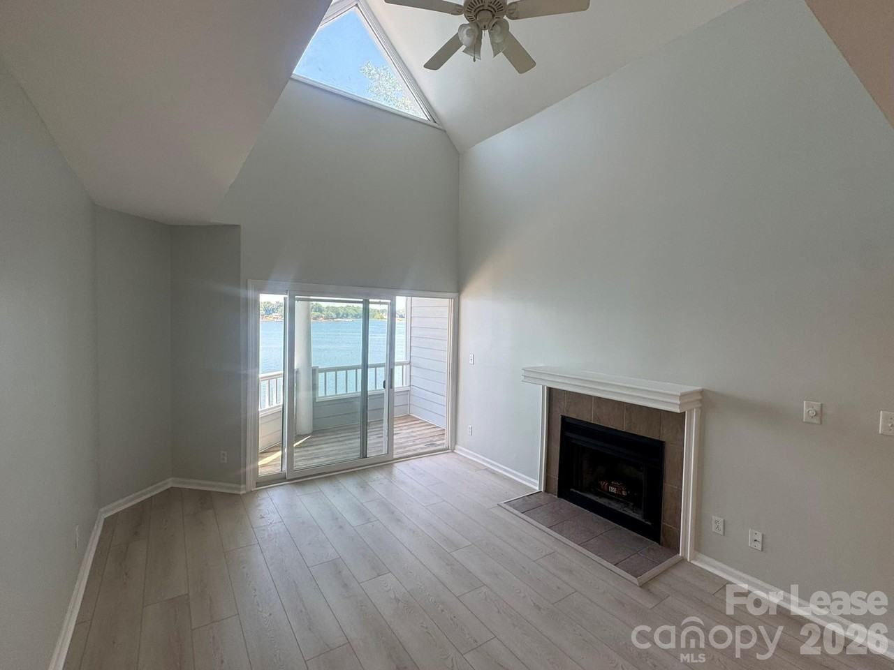 363 Northwest Dr - Photo 4 of 26