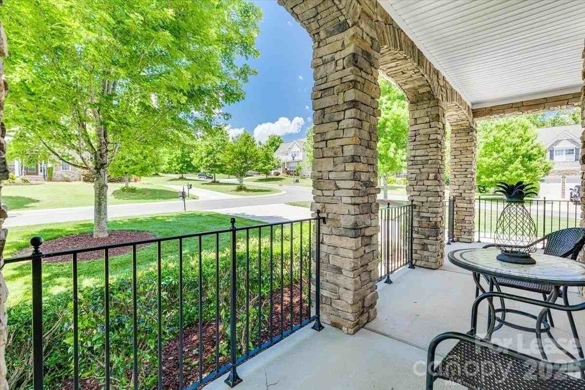 1007 Kaiser Way - Photo 3 of 48