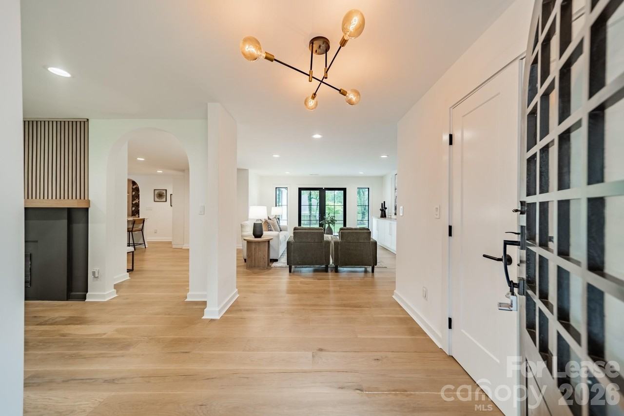 2528 Providence Rd - Photo 3 of 43