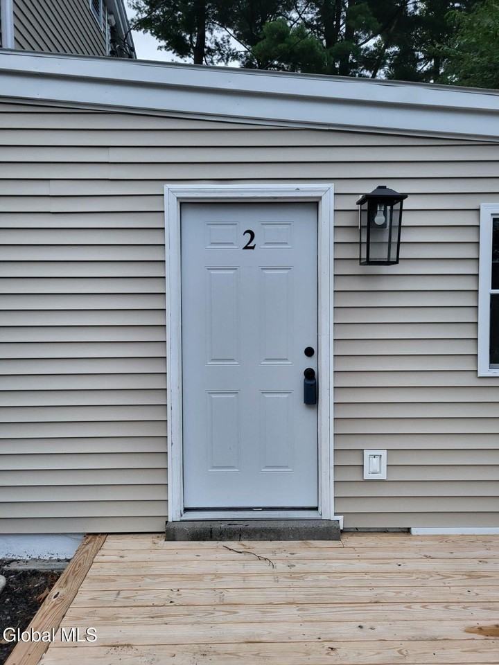 21 Van Heusen St #2 - Photo 2 of 6