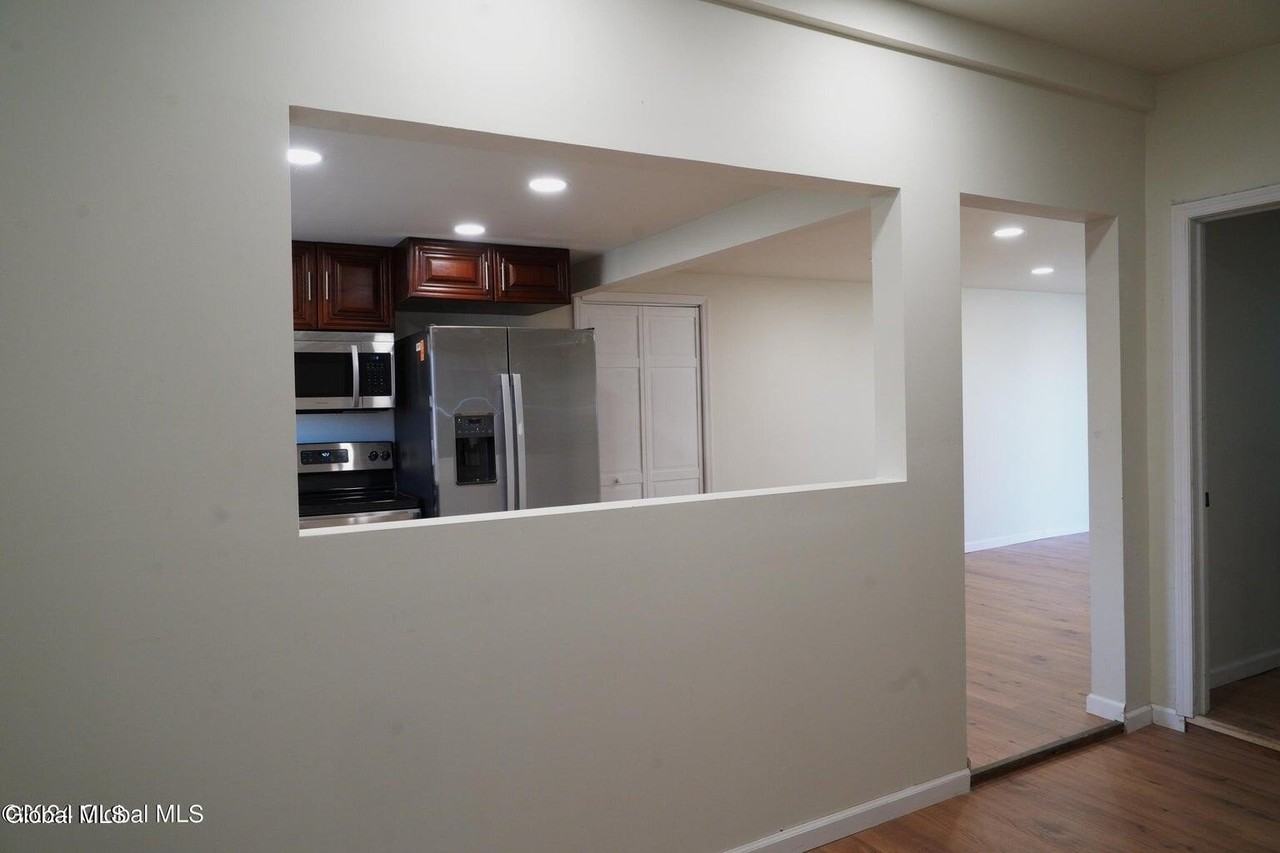 21 Van Heusen St #2 - Photo 3 of 6