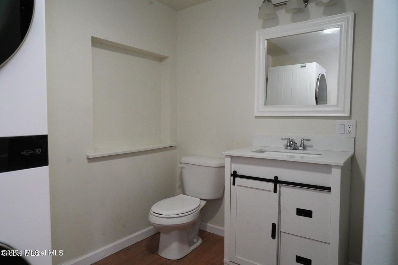 21 Van Heusen St #2 - Photo 6 of 6