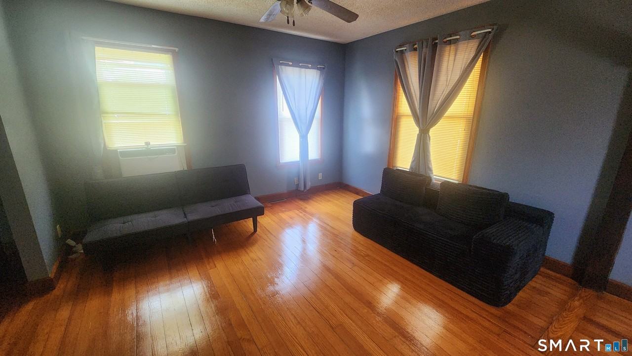139 South St - Photo 3 of 11