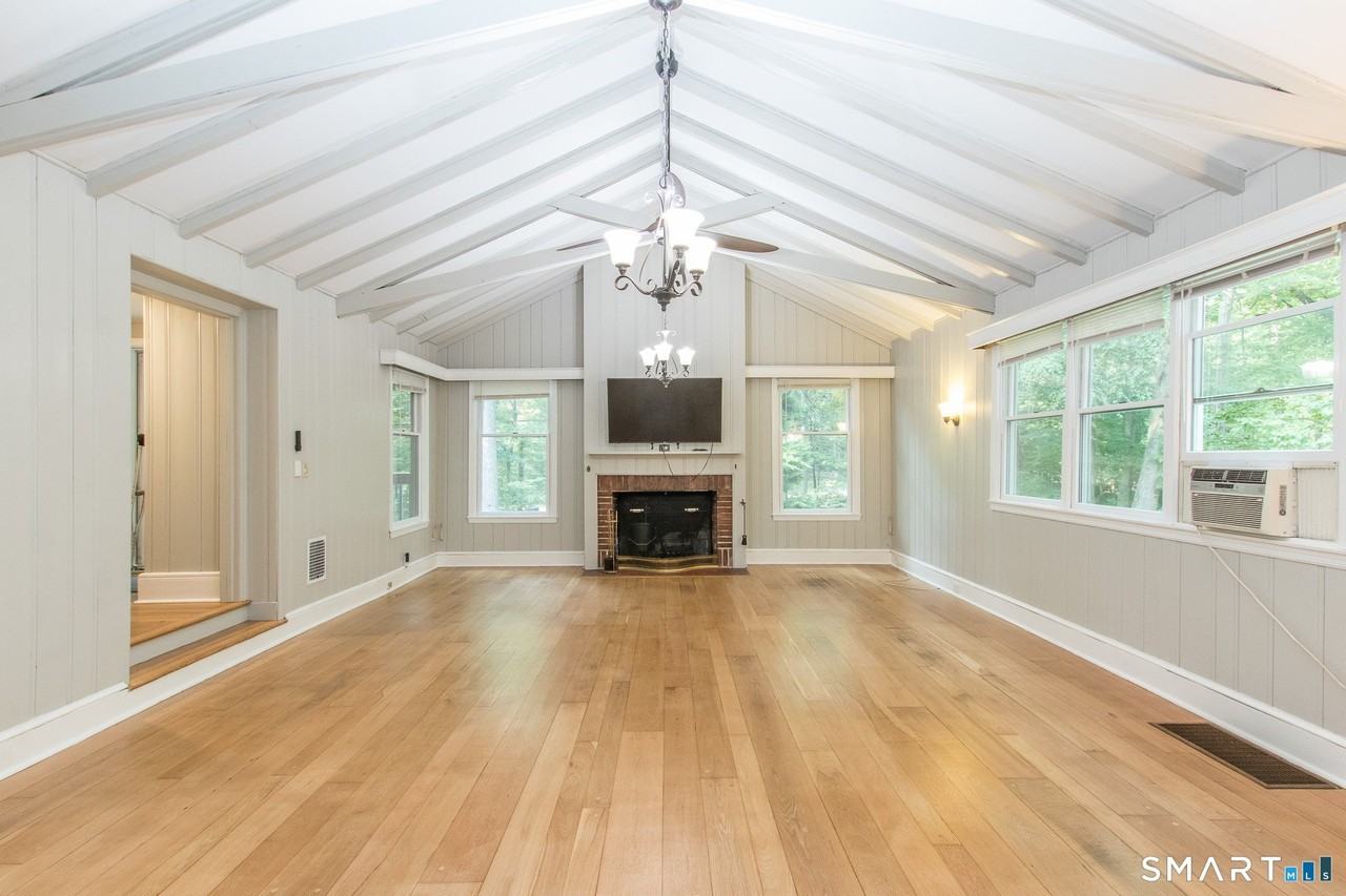 211 New Canaan Rd - Photo 2 of 40
