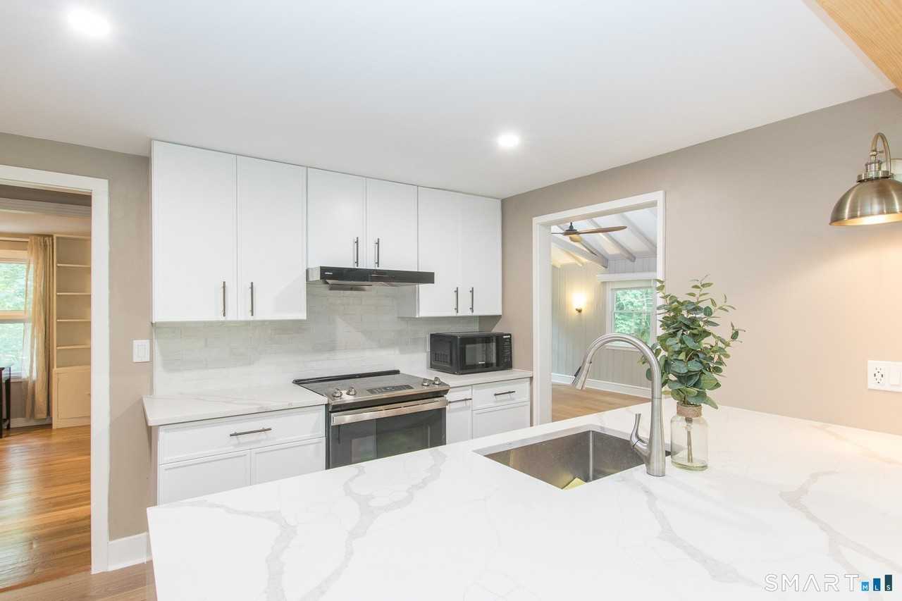 211 New Canaan Rd - Photo 3 of 40