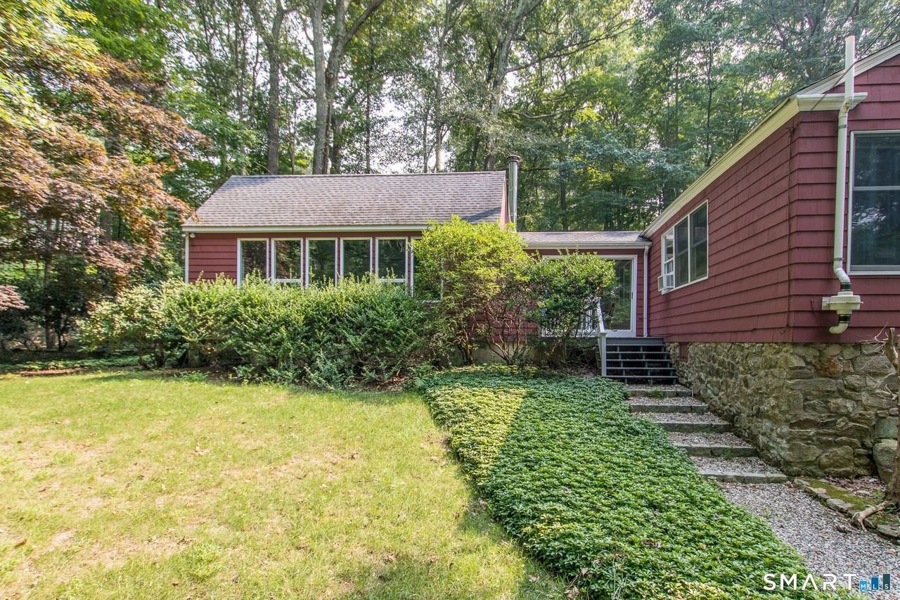 211 New Canaan Rd - Photo 6 of 40