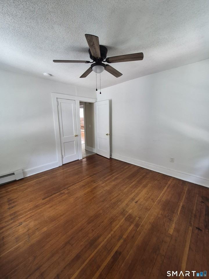 73 Brooklawn St - Photo 4 of 15