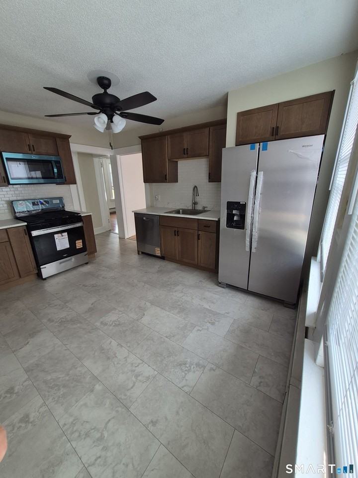 73 Brooklawn St - Photo 7 of 15