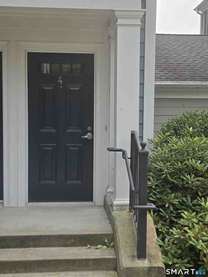 4 Westwood Dr #4 - Photo 2 of 14