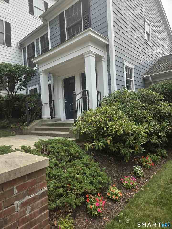 4 Westwood Dr #4 - Photo 3 of 14