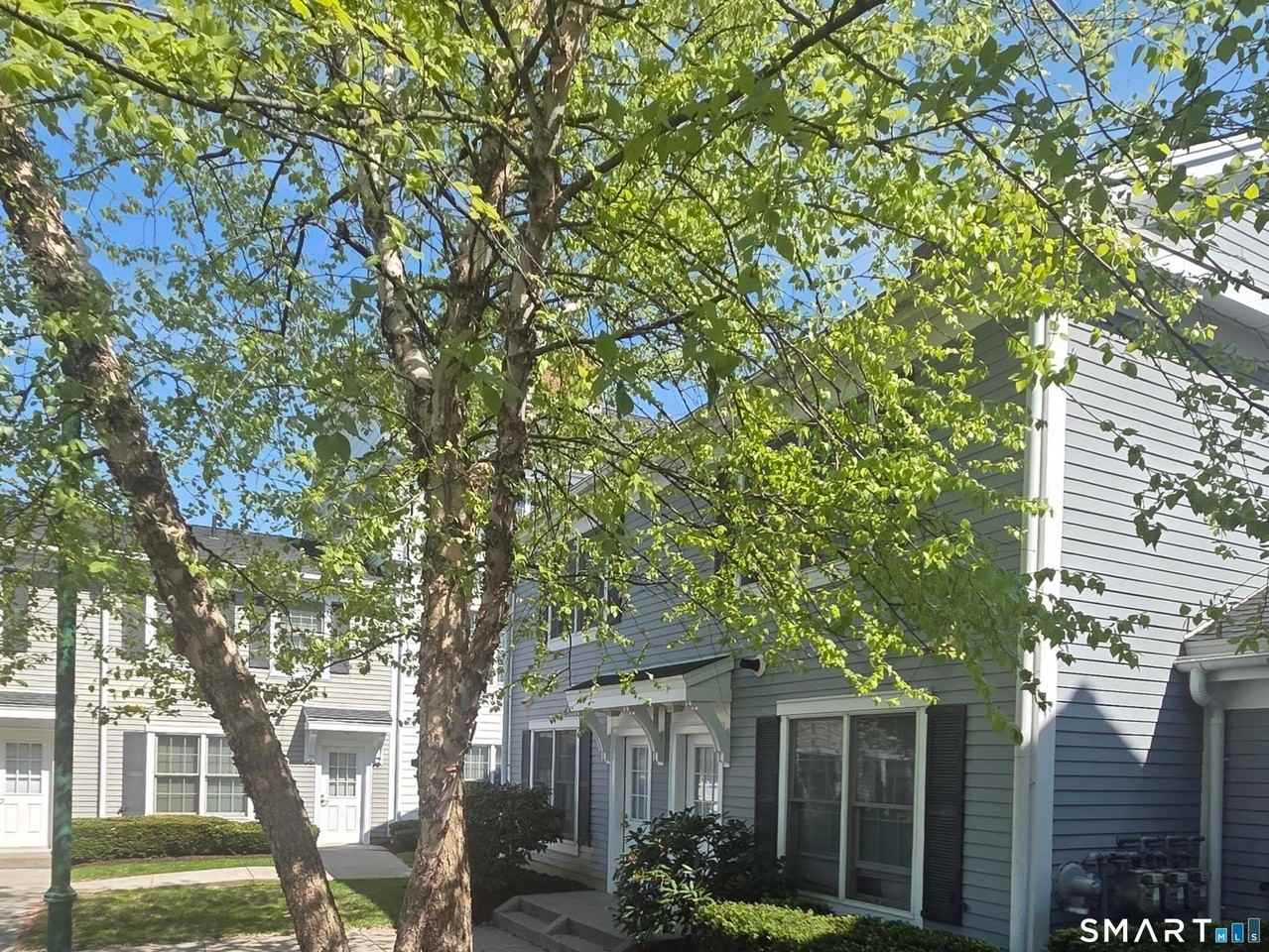 41 Fairfield Ave - Photo 2 of 20