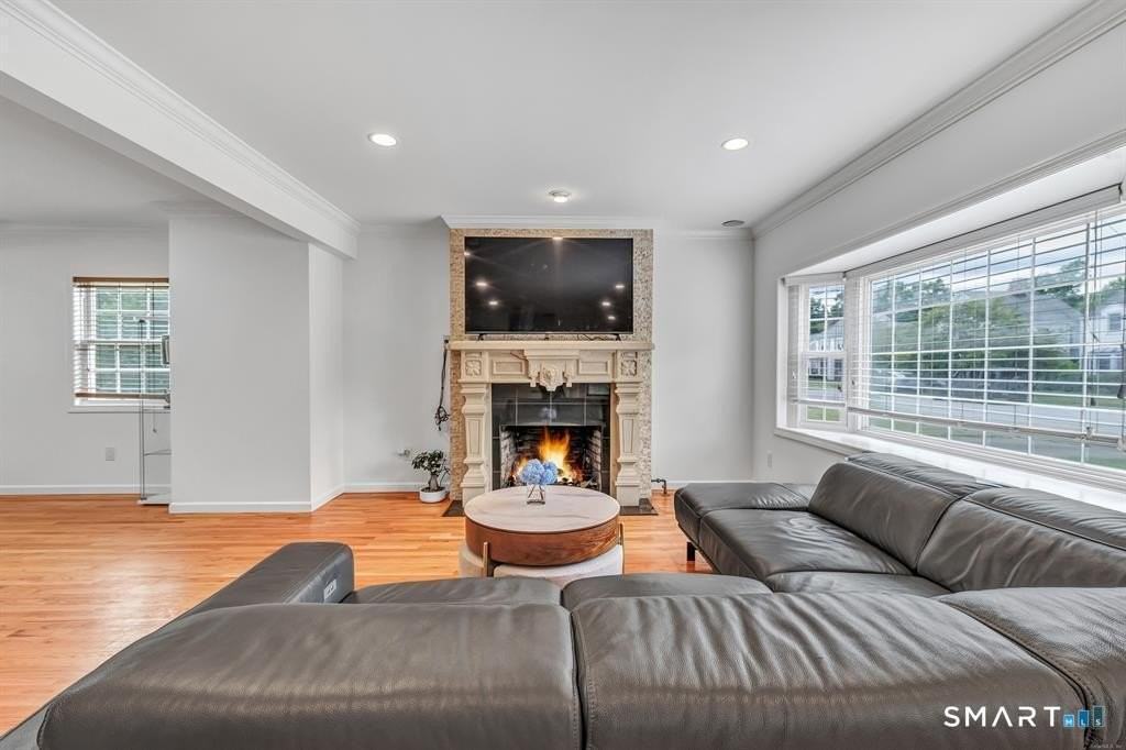 171 Henderson Rd - Photo 5 of 37