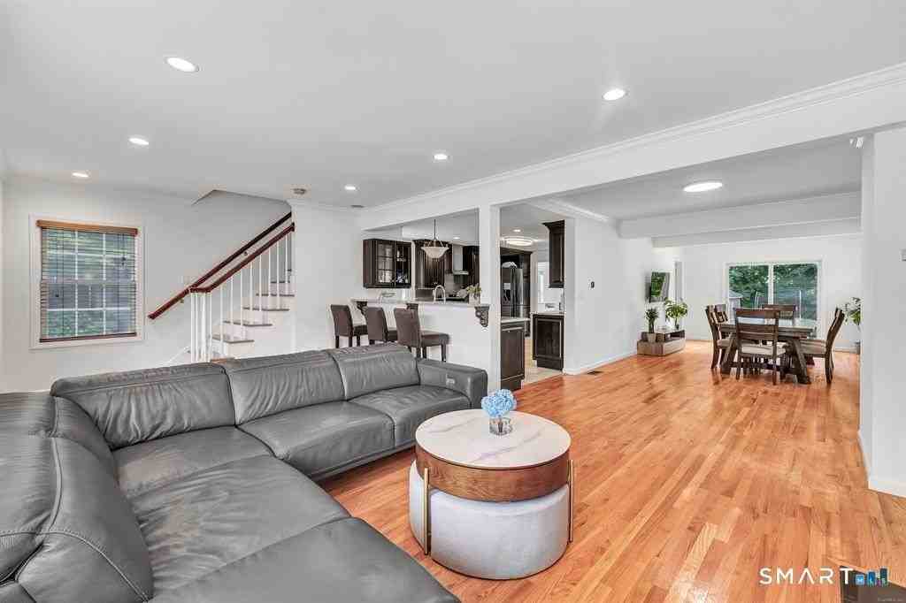 171 Henderson Rd - Photo 7 of 37