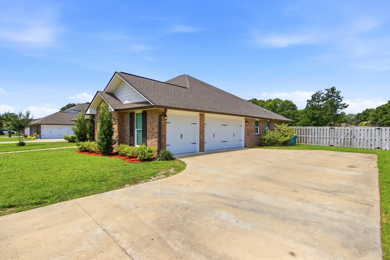 2892 Chancery Ln - Photo 4 of 50
