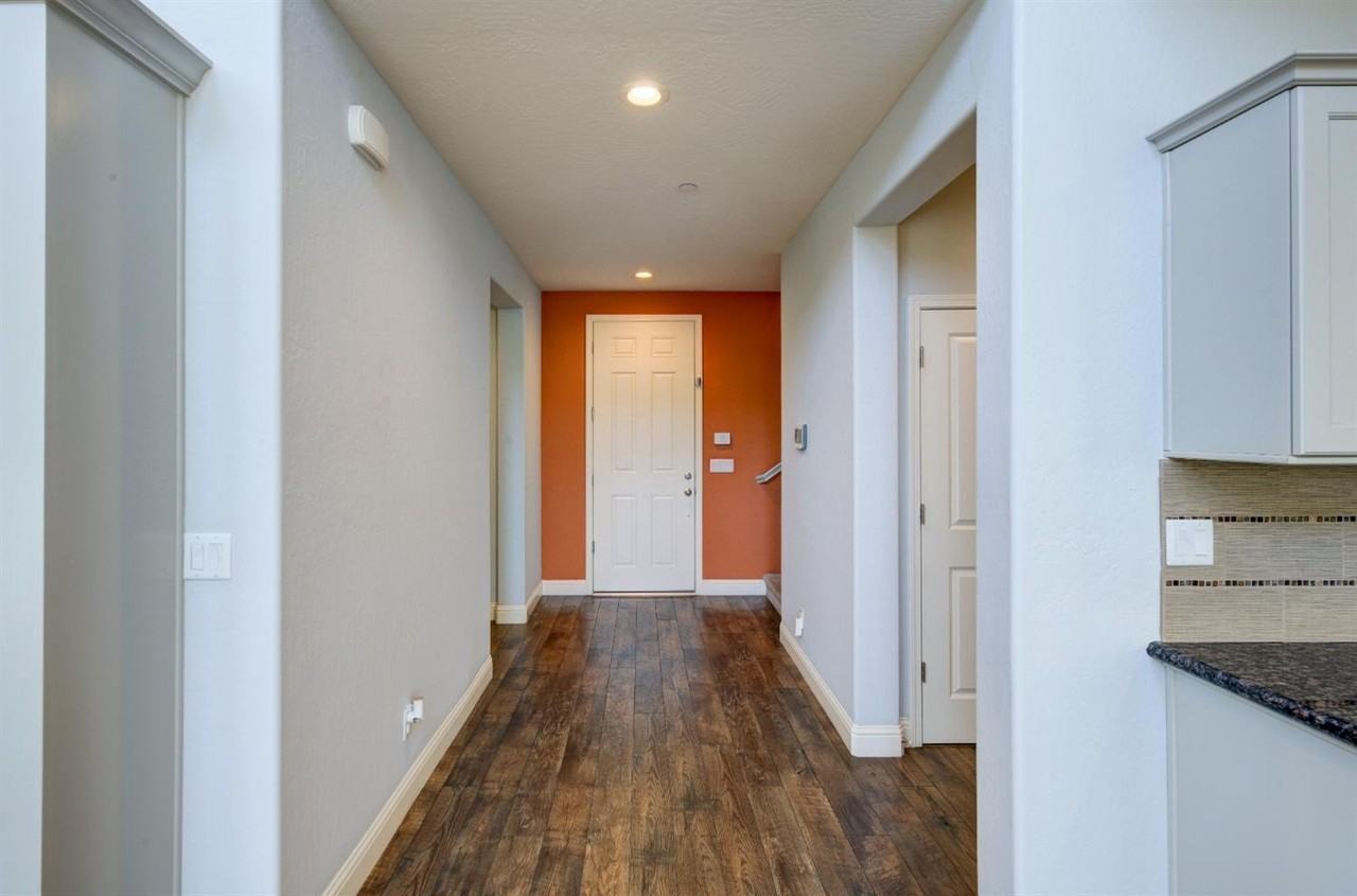 1148 Cordova Ave - Photo 3 of 25