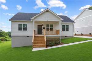 featured image of 122 Hilltop Dr Sw