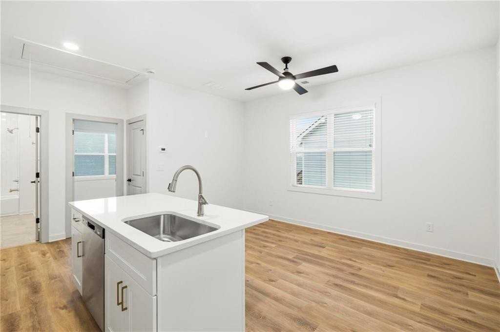 122 Hilltop Dr Sw #A - Photo 4 of 18