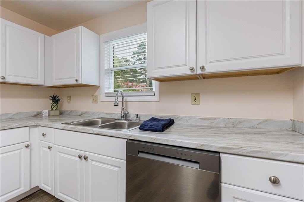 1248 Falling Water Dr Se - Photo 6 of 36