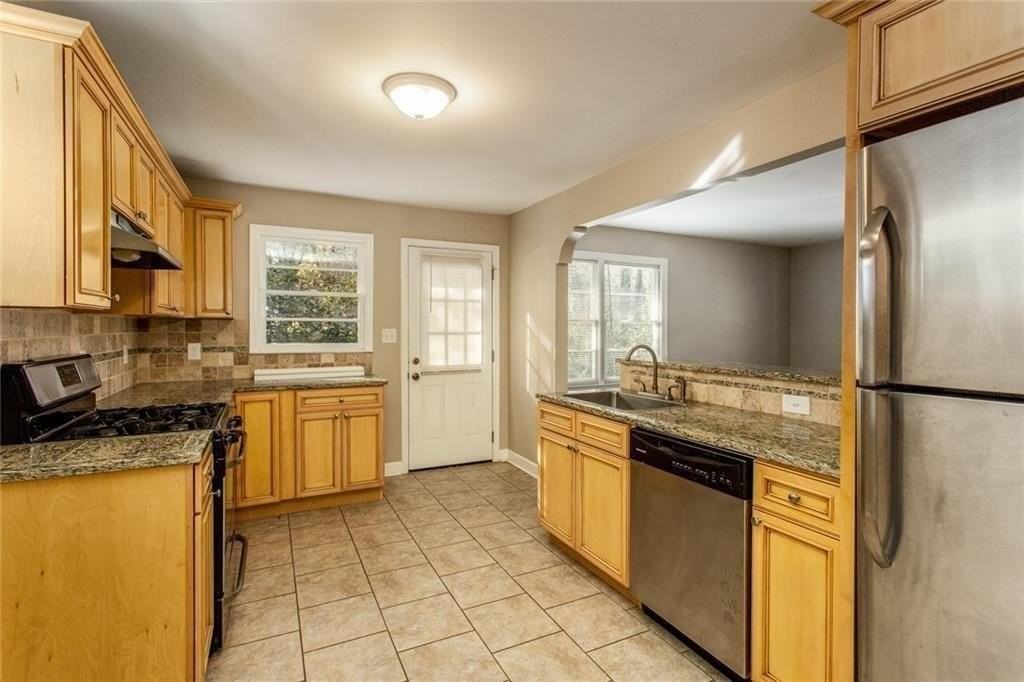 2720 Stonecreek Rd Se - Photo 6 of 35