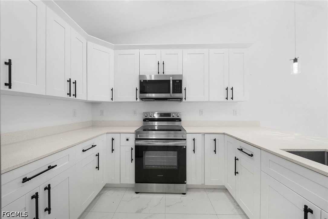 668 Chemstrand St E - Photo 4 of 18