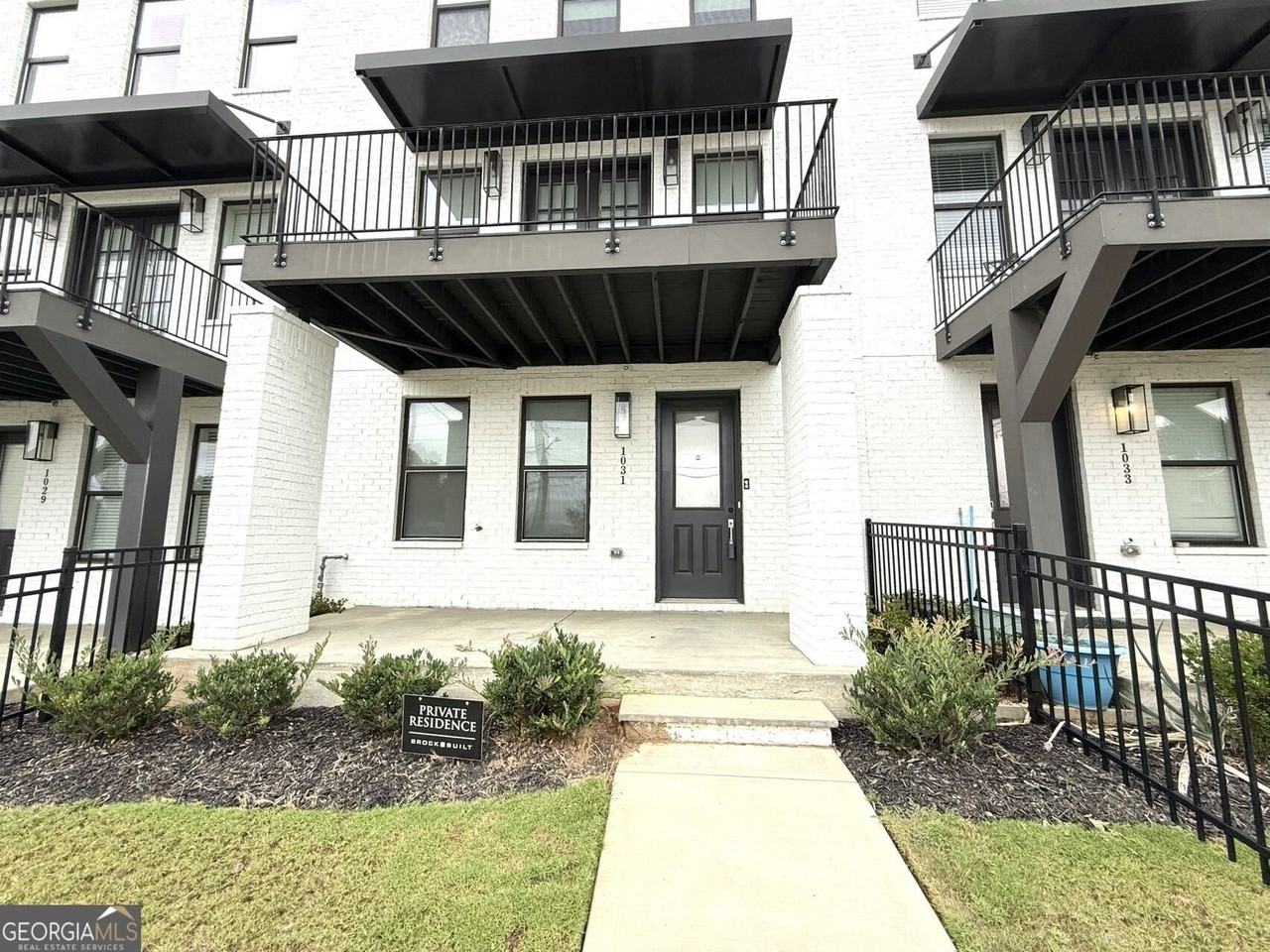 1031 Robert Smalls Way - Photo 3 of 34