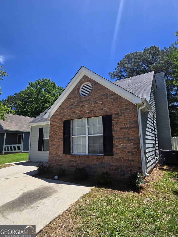 1504 Cain Ct N - Photo 2 of 20