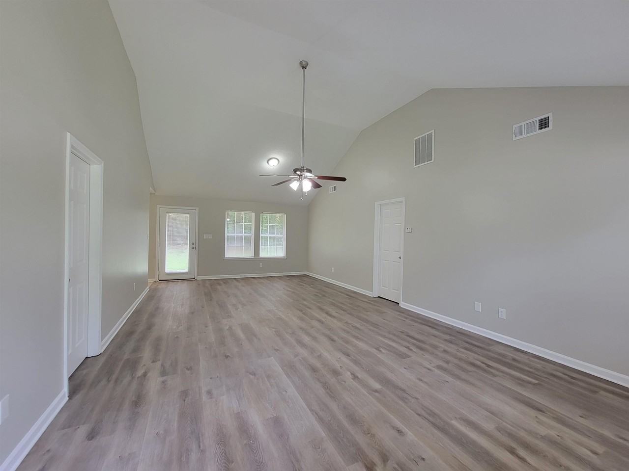 7025 Stoneridge Dr - Photo 4 of 14
