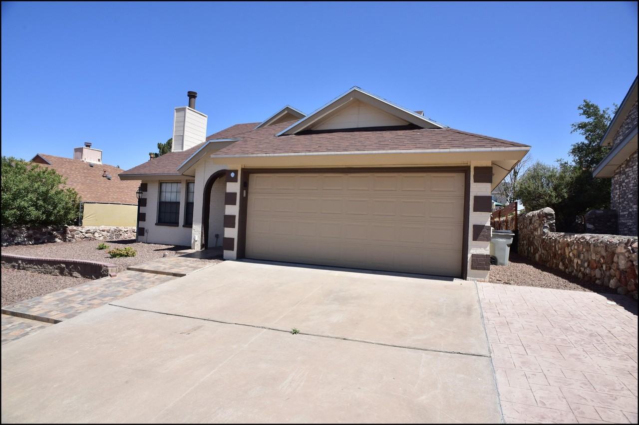 7229 Canyon Run Dr - Photo 4 of 50