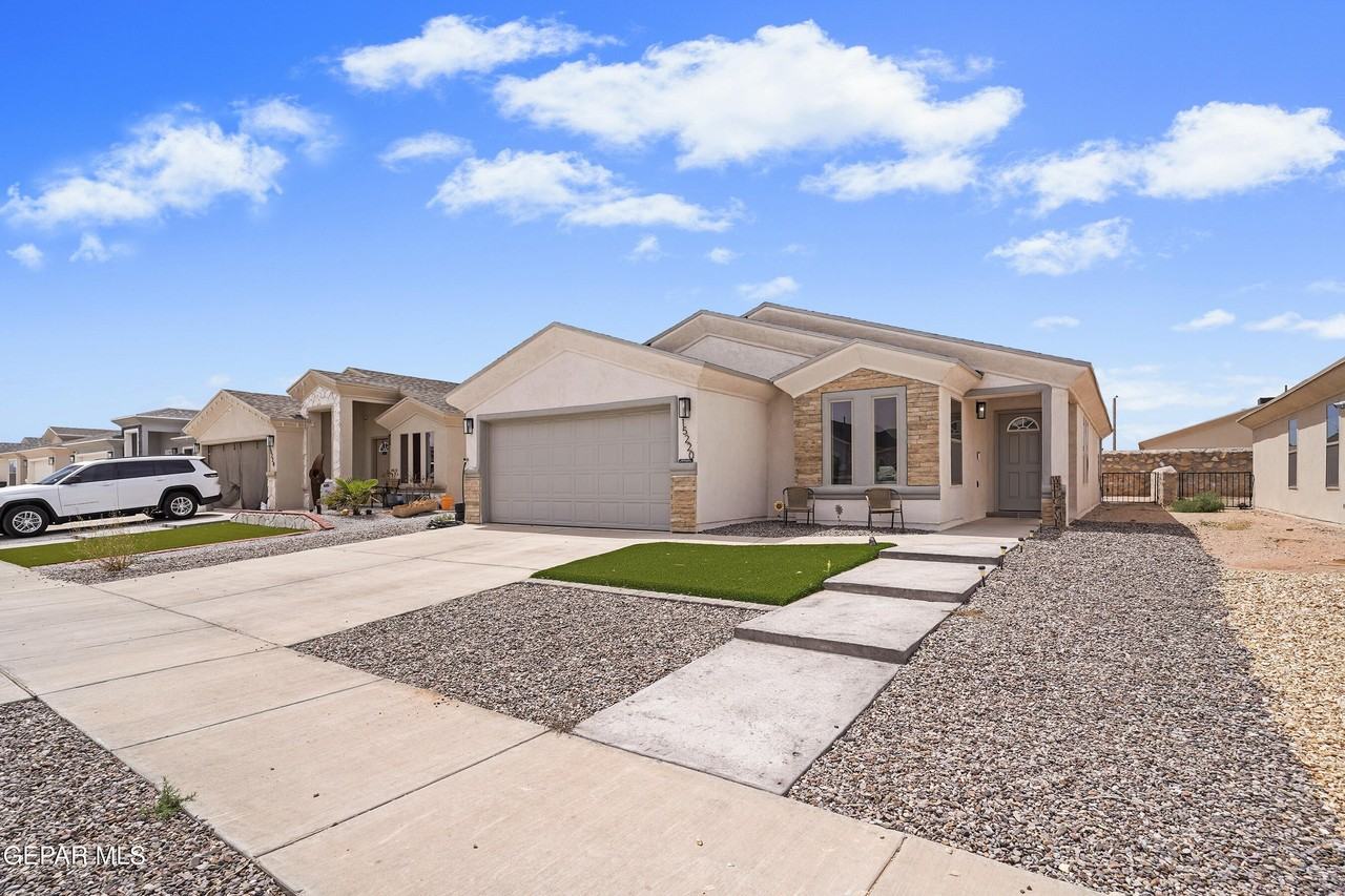 15220 Apex Ct - Photo 3 of 31